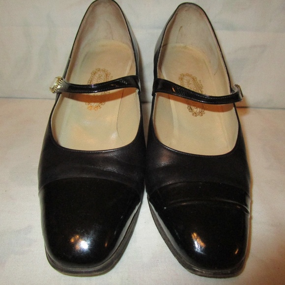 Yoshinoya Heels - Picture 1 of 7